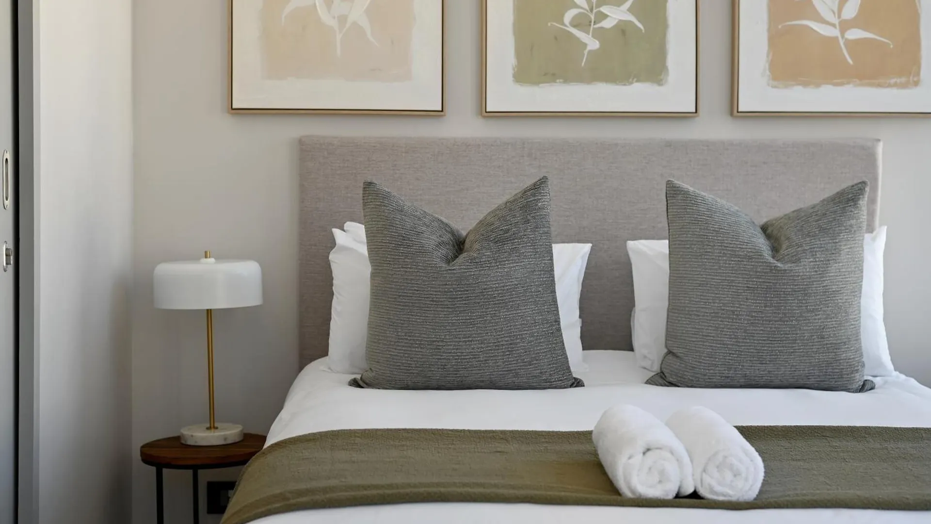 Daire Stylish 1-Bed Foreshore Apt Modern Comfort & Views Cape Town