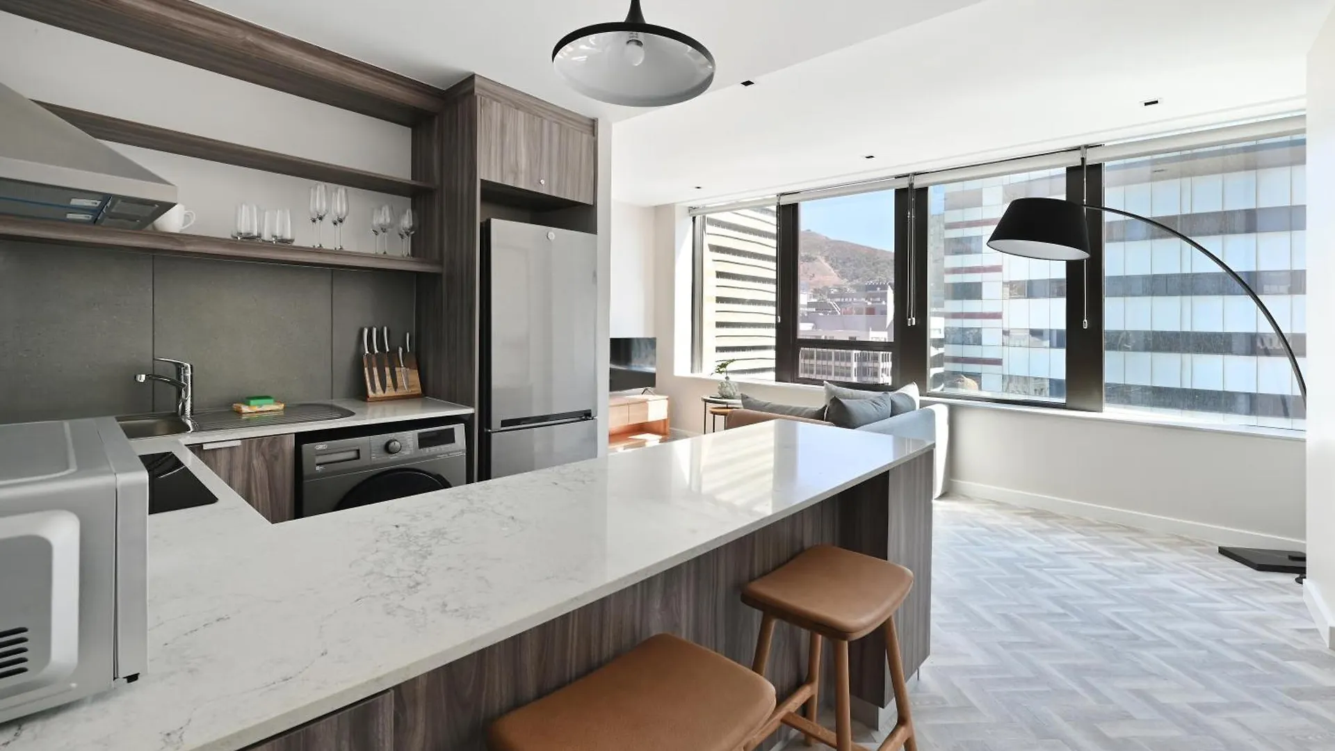 Daire Stylish 1-Bed Foreshore Apt Modern Comfort & Views Cape Town