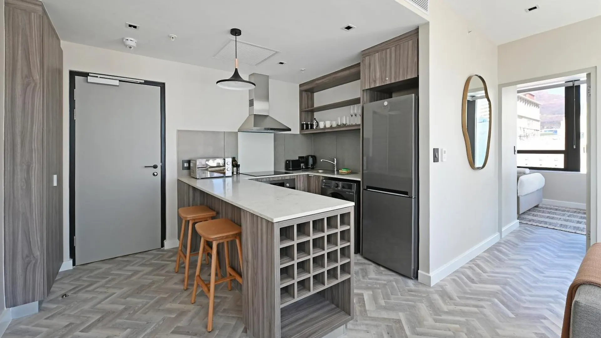 Daire Stylish 1-Bed Foreshore Apt Modern Comfort & Views Cape Town