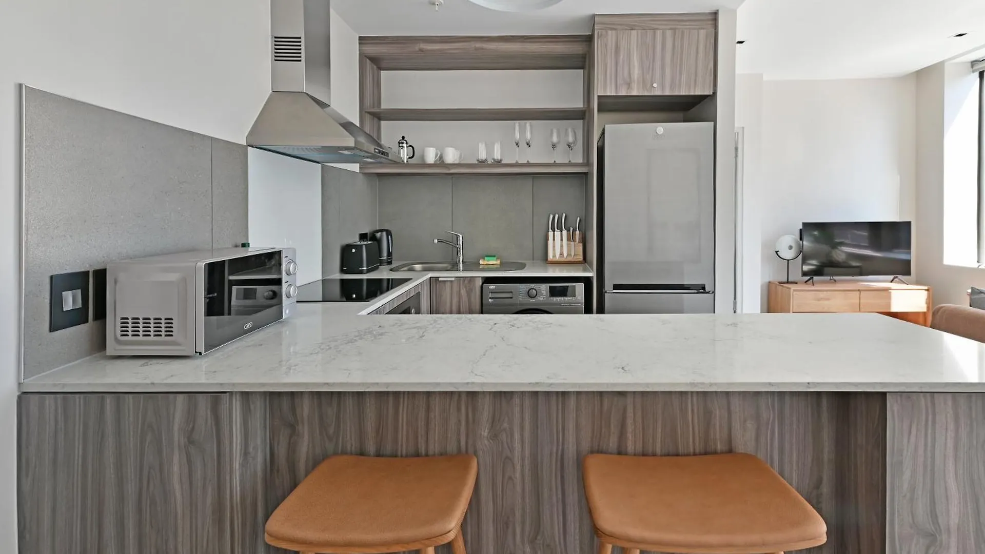 Stylish 1-Bed Foreshore Apt Modern Comfort & Views Cape Town Daire