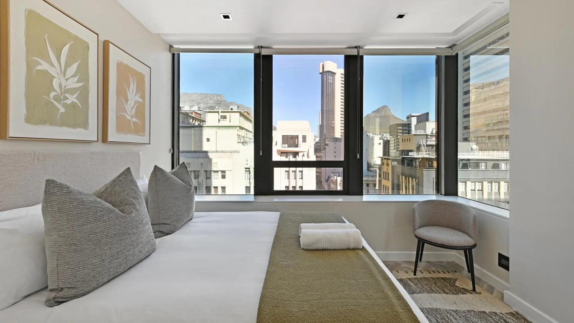 Stylish 1-Bed Foreshore Apt Modern Comfort & Views Cape Town 0*,  Güney Afrika